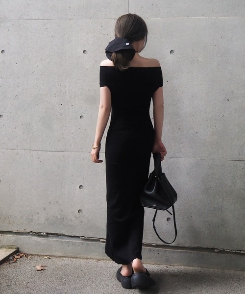 LAULEN(ローレン)の「offshoulder tight long dress /オフショルダー半袖タイトロングワンピース(ワンピース・レディース・ベージュ×ブラック/ブラック・FREE)」の9枚目の写真