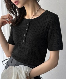 シンプルな心地よさ。半袖ヘンリーミニケーブルニット(半袖)