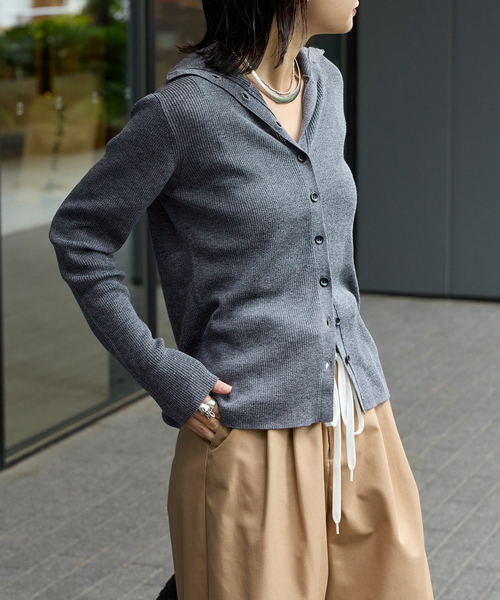 JOURNAL STANDARD(ジャーナルスタンダード)の「ウォッシャブルVOCEリブカーディガン(カーディガン/ボレロ・レディース・レッド/ブラック/チャコールグレー・FREE)」の1枚目の写真