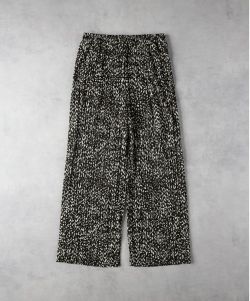 Right-on（ライトオン）の「【店頭で人気】【HONEYSUCKLE ROSE】【ラク＆軽い】プリーツイージーパンツ (サラサラ/軽量/ストレッチ/ウエストゴム)（その他パンツ・レディース・ネイビー/ダークグレー/ホワイト×ネイビー・L/M）」の5枚目の写真