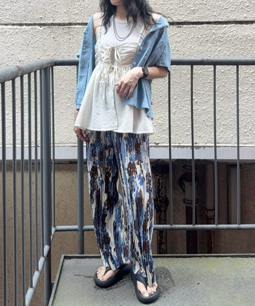 Right-on（ライトオン）の「【店頭で人気】【HONEYSUCKLE ROSE】【ラク＆軽い】プリーツイージーパンツ (サラサラ/軽量/ストレッチ/ウエストゴム)（その他パンツ・レディース・ネイビー/ダークグレー/ホワイト×ネイビー・L/M）」の9枚目の写真