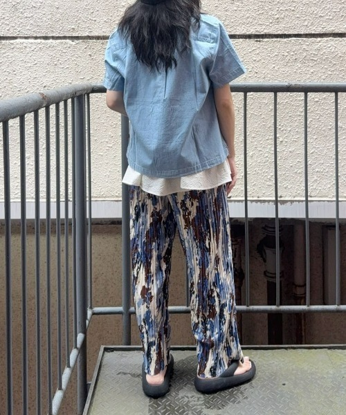 Right-on（ライトオン）の「【店頭で人気】【HONEYSUCKLE ROSE】【ラク＆軽い】プリーツイージーパンツ (サラサラ/軽量/ストレッチ/ウエストゴム)（その他パンツ・レディース・ネイビー/ダークグレー/ホワイト×ネイビー・L/M）」の11枚目の写真