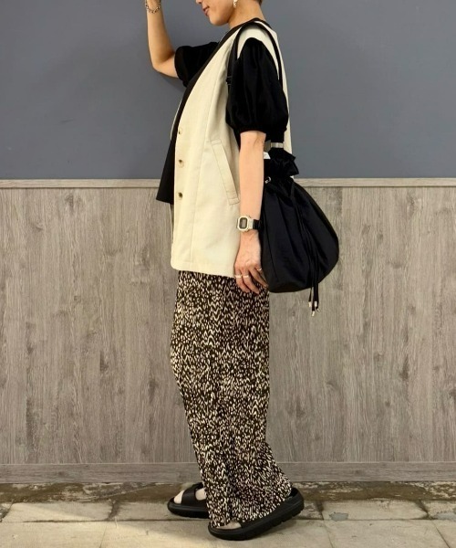 Right-on（ライトオン）の「【店頭で人気】【HONEYSUCKLE ROSE】【ラク＆軽い】プリーツイージーパンツ (サラサラ/軽量/ストレッチ/ウエストゴム)（その他パンツ・レディース・ネイビー/ダークグレー/ホワイト×ネイビー・L/M）」の14枚目の写真