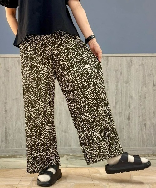 Right-on（ライトオン）の「【店頭で人気】【HONEYSUCKLE ROSE】【ラク＆軽い】プリーツイージーパンツ (サラサラ/軽量/ストレッチ/ウエストゴム)（その他パンツ・レディース・ネイビー/ダークグレー/ホワイト×ネイビー・L/M）」の17枚目の写真