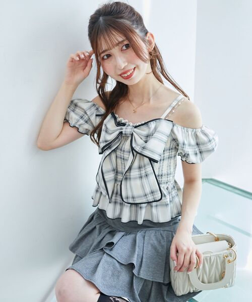 MAJESTIC LEGON（マジェスティックレゴン）の「チェーン付きビッグリボンブラウス（シャツ/ブラウス・レディース・オフホワイト/ホワイト系その他2/ブラック系その他/ブラック/アイボリー・MEDIUM）」の6枚目の写真