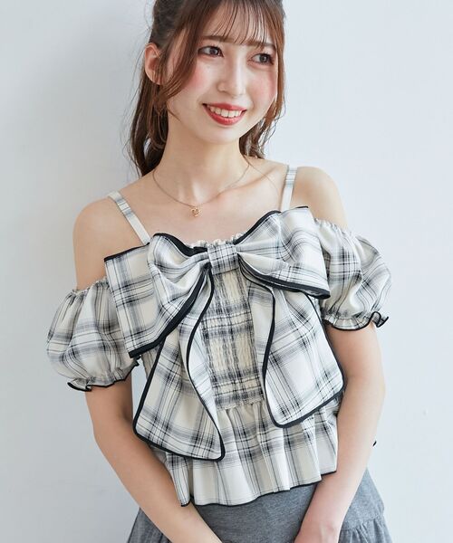 MAJESTIC LEGON（マジェスティックレゴン）の「チェーン付きビッグリボンブラウス（シャツ/ブラウス・レディース・オフホワイト/ホワイト系その他2/ブラック系その他/ブラック/アイボリー・MEDIUM）」の11枚目の写真