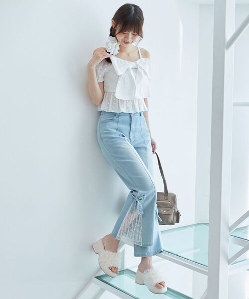 MAJESTIC LEGON（マジェスティックレゴン）の「チェーン付きビッグリボンブラウス（シャツ/ブラウス・レディース・オフホワイト/ホワイト系その他2/ブラック系その他/ブラック/アイボリー・MEDIUM）」の14枚目の写真