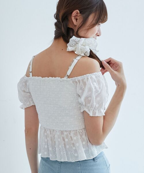 MAJESTIC LEGON（マジェスティックレゴン）の「チェーン付きビッグリボンブラウス（シャツ/ブラウス・レディース・オフホワイト/ホワイト系その他2/ブラック系その他/ブラック/アイボリー・MEDIUM）」の18枚目の写真