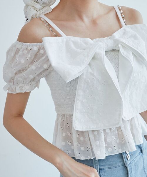 MAJESTIC LEGON（マジェスティックレゴン）の「チェーン付きビッグリボンブラウス（シャツ/ブラウス・レディース・オフホワイト/ホワイト系その他2/ブラック系その他/ブラック/アイボリー・MEDIUM）」の19枚目の写真