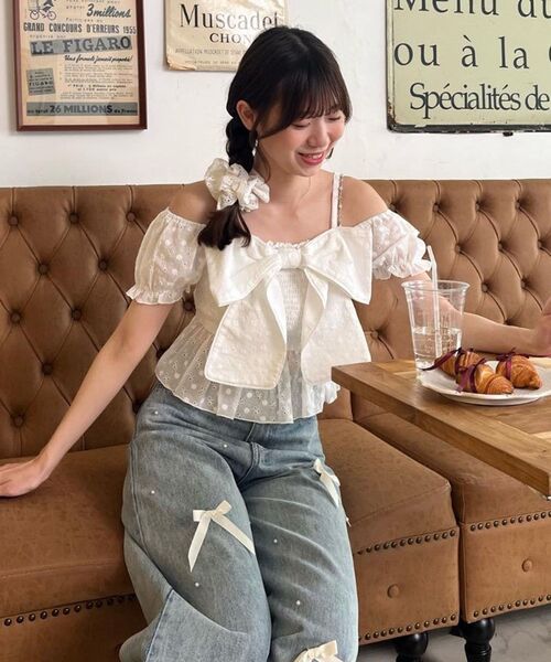 MAJESTIC LEGON（マジェスティックレゴン）の「チェーン付きビッグリボンブラウス（シャツ/ブラウス・レディース・オフホワイト/ホワイト系その他2/ブラック系その他/ブラック/アイボリー・MEDIUM）」の20枚目の写真