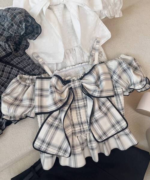 MAJESTIC LEGON（マジェスティックレゴン）の「チェーン付きビッグリボンブラウス（シャツ/ブラウス・レディース・オフホワイト/ホワイト系その他2/ブラック系その他/ブラック/アイボリー・MEDIUM）」の21枚目の写真