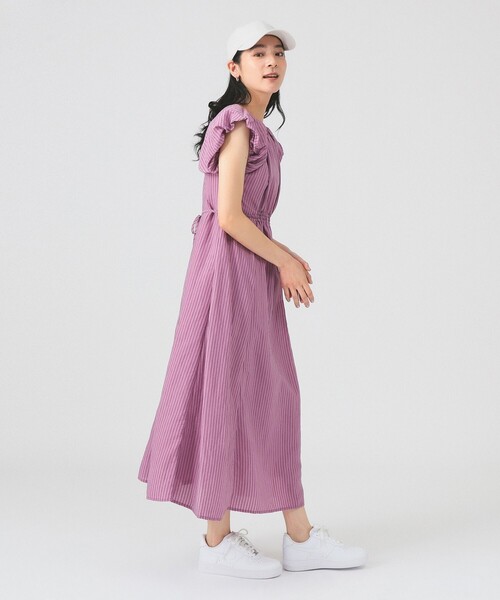 Ray BEAMS(レイビームス)の「ストライプ フレンチパフ スリーブ ワンピース(ワンピース・レディース・バイオレット/ブラック・0/1)」の2枚目の写真