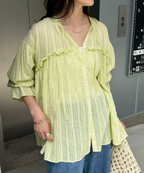 fredy emue（フレディエミュ）の「コットンギャザーオーバーブラウス（シャツ/ブラウス・レディース・イエロー系その他/ブラック/ブルー系その他/ホワイト系その他/ダークブラウン・38）」の5枚目の写真