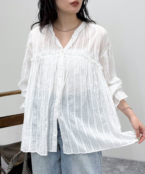 fredy emue（フレディエミュ）の「コットンギャザーオーバーブラウス（シャツ/ブラウス・レディース・イエロー系その他/ブラック/ブルー系その他/ホワイト系その他/ダークブラウン・38）」の6枚目の写真