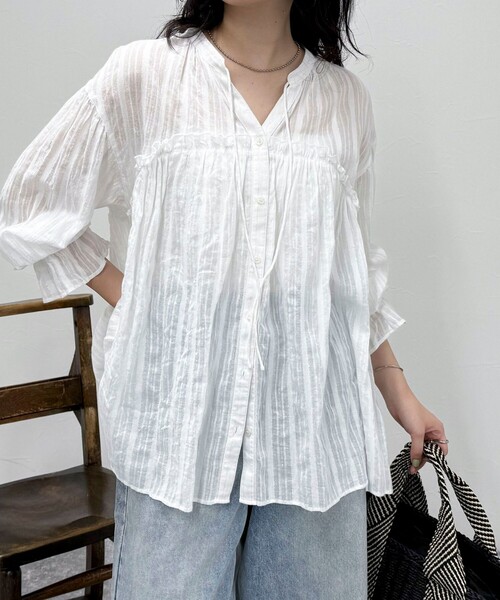 fredy emue（フレディエミュ）の「コットンギャザーオーバーブラウス（シャツ/ブラウス・レディース・イエロー系その他/ブラック/ブルー系その他/ホワイト系その他/ダークブラウン・38）」の7枚目の写真