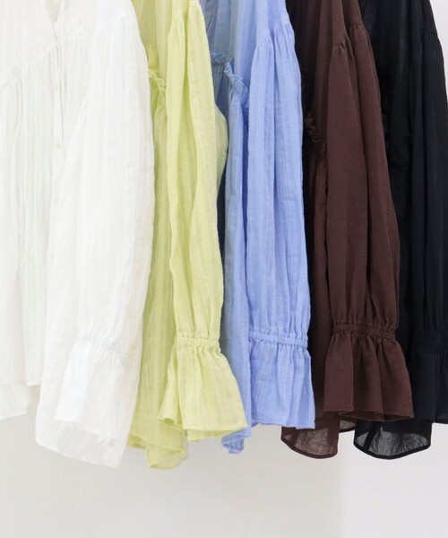 fredy emue（フレディエミュ）の「コットンギャザーオーバーブラウス（シャツ/ブラウス・レディース・イエロー系その他/ブラック/ブルー系その他/ホワイト系その他/ダークブラウン・38）」の19枚目の写真