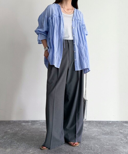 fredy emue（フレディエミュ）の「コットンギャザーオーバーブラウス（シャツ/ブラウス・レディース・イエロー系その他/ブラック/ブルー系その他/ホワイト系その他/ダークブラウン・38）」の20枚目の写真