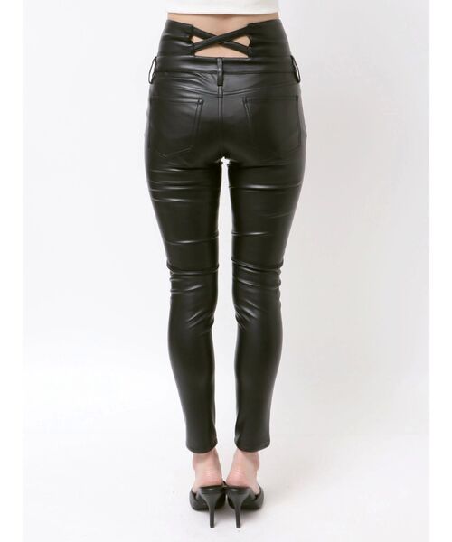 GYDA(ジェイダ)の「ハイウエストBACKクロスフェイクレザーパンツ(その他パンツ・レディース・ブラック・MEDIUM/SMALL/X-SMALL)」の9枚目の写真