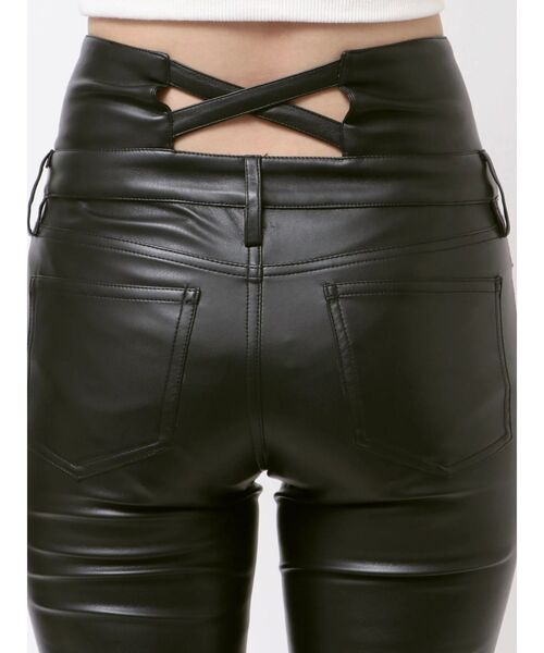 GYDA(ジェイダ)の「ハイウエストBACKクロスフェイクレザーパンツ(その他パンツ・レディース・ブラック・MEDIUM/SMALL/X-SMALL)」の8枚目の写真