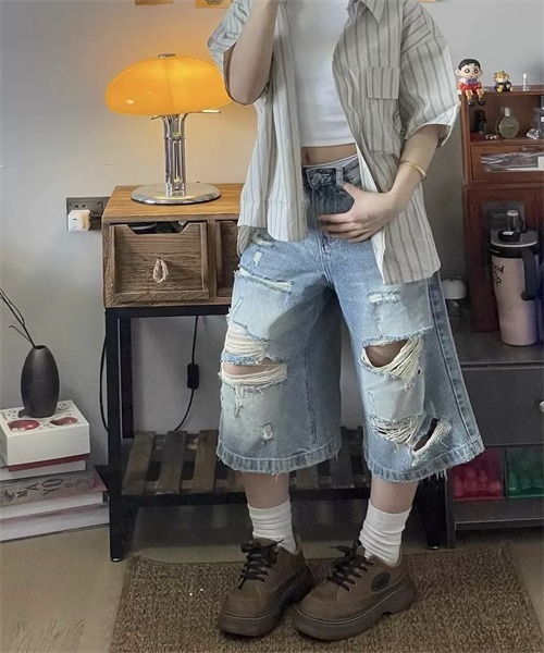 Dream garden(ドリームガーデン)の「ダメージ加工デニムパンツ(デニムパンツ・レディース・ブルー・M/4XL/3XL/2XL/XL/S/L)」の11枚目の写真