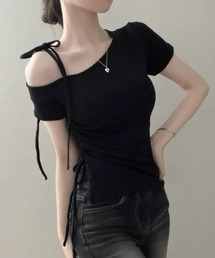 リボン付きオフショルダーTシャツ
