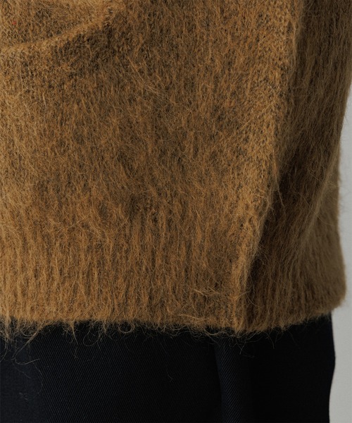 ADAM ET ROPE'（アダムエロペ）の「モヘアミックス オーバーサイズ クルーネックカーディガン（カーディガン/ボレロ・メンズ・レッド/キャメル/ブラック/カーキ・L/M）」の20枚目の写真