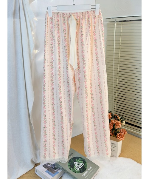 SEU(エスイーユー)の「花柄プリント リラックスパンツ / ルームウェア サテンイージーパンツ ワイドパンツ パジャマ(その他パンツ・レディース・ホワイト/ピンク/ライトピンク/アイボリー・フリー)」の1枚目の写真