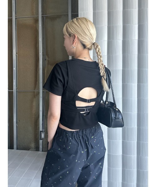 ELCHELE（エルチェレ）の「BACK HOLE TEE（Tシャツ/カットソー・レディース・ブラック/ホワイト/パープル・FREE）」の4枚目の写真