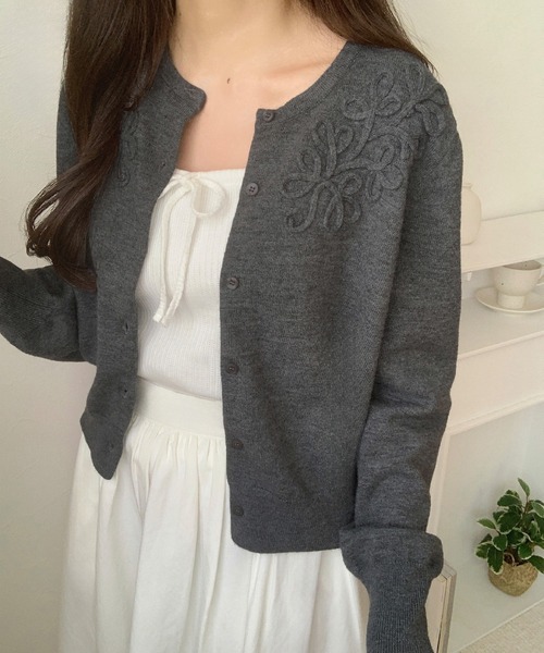 LAUIR（ラウアー）の「コード刺繍ニットカーディガン（カーディガン/ボレロ・レディース・チャコールグレー/アイボリー/ブラック・LARGE/MEDIUM）」の3枚目の写真