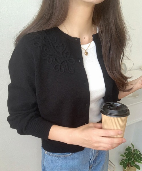 LAUIR（ラウアー）の「コード刺繍ニットカーディガン（カーディガン/ボレロ・レディース・チャコールグレー/アイボリー/ブラック・LARGE/MEDIUM）」の4枚目の写真