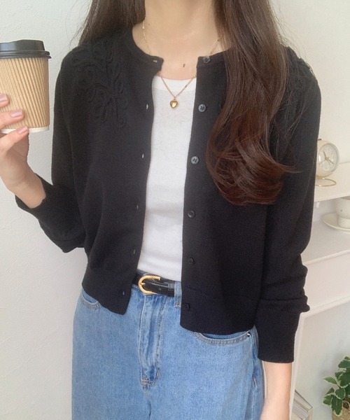 LAUIR（ラウアー）の「コード刺繍ニットカーディガン（カーディガン/ボレロ・レディース・チャコールグレー/アイボリー/ブラック・LARGE/MEDIUM）」の5枚目の写真