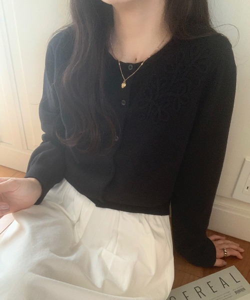 LAUIR（ラウアー）の「コード刺繍ニットカーディガン（カーディガン/ボレロ・レディース・チャコールグレー/アイボリー/ブラック・LARGE/MEDIUM）」の6枚目の写真