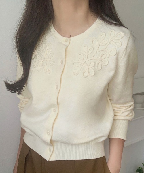 LAUIR（ラウアー）の「コード刺繍ニットカーディガン（カーディガン/ボレロ・レディース・チャコールグレー/アイボリー/ブラック・LARGE/MEDIUM）」の8枚目の写真