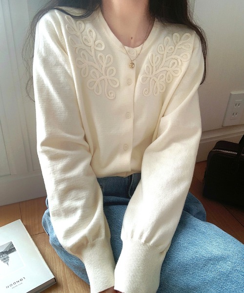 LAUIR（ラウアー）の「コード刺繍ニットカーディガン（カーディガン/ボレロ・レディース・チャコールグレー/アイボリー/ブラック・LARGE/MEDIUM）」の9枚目の写真