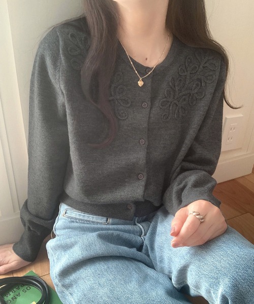 LAUIR（ラウアー）の「コード刺繍ニットカーディガン（カーディガン/ボレロ・レディース・チャコールグレー/アイボリー/ブラック・LARGE/MEDIUM）」の11枚目の写真
