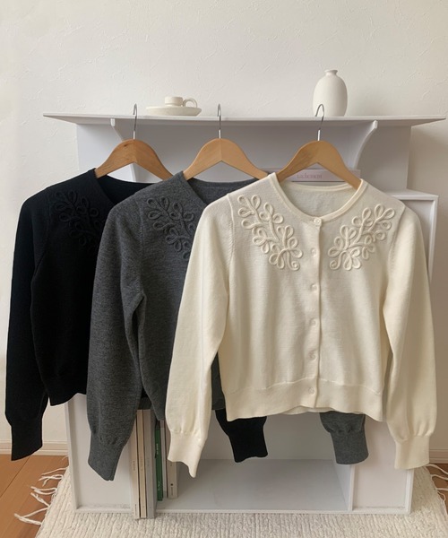 LAUIR（ラウアー）の「コード刺繍ニットカーディガン（カーディガン/ボレロ・レディース・チャコールグレー/アイボリー/ブラック・LARGE/MEDIUM）」の13枚目の写真