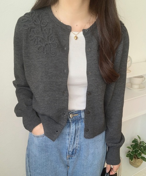 LAUIR（ラウアー）の「コード刺繍ニットカーディガン（カーディガン/ボレロ・レディース・チャコールグレー/アイボリー/ブラック・LARGE/MEDIUM）」の16枚目の写真