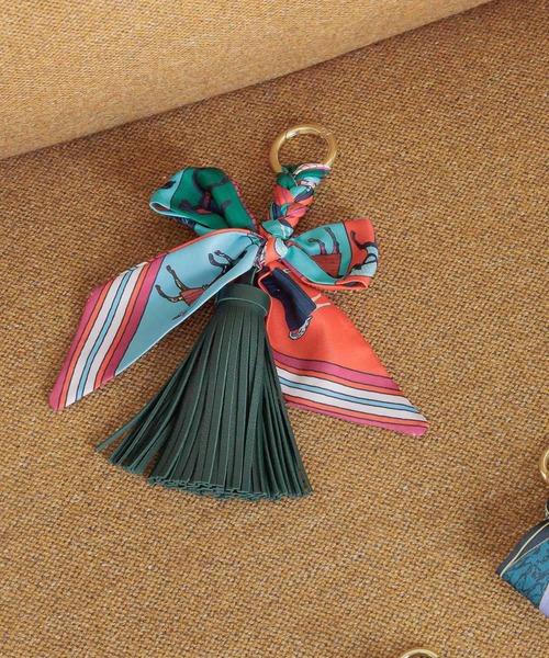 Andemiu（アンデミュウ）の「スカーフチャーム592842（チャーム・レディース・ブラウン系その他4/グリーン系その他2/グリーン系その他4・FREE）」の2枚目の写真