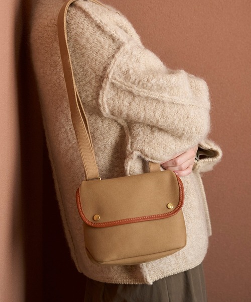 BRADY ショルダーバッグ AVON カーキ イギリス製　ビショップオーダー BRADY ショルダーバッグ AVON カーキ イギリス製 ビショップオーダー