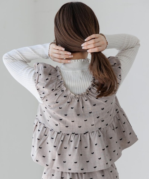 flower(フラワー)の「タイニーリボンビスチェ(キャミソール・レディース・ブラック/グレー/ブラウン・FREE)」の4枚目の写真