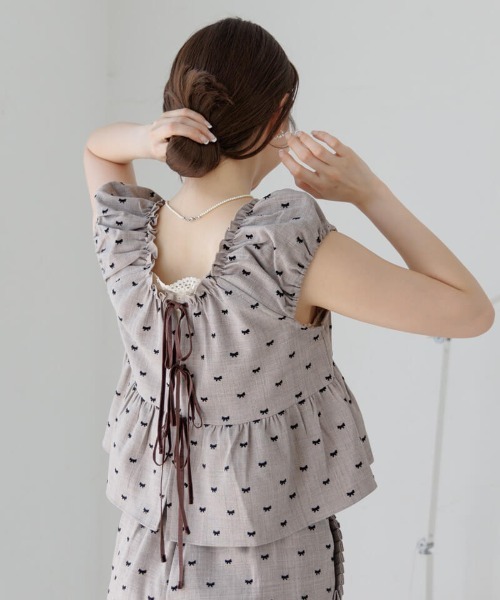 flower(フラワー)の「タイニーリボンビスチェ(キャミソール・レディース・ブラック/グレー/ブラウン・FREE)」の12枚目の写真