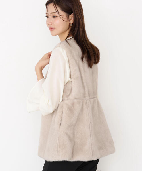 PROPORTION BODY DRESSING（プロポーションボディドレッシング）の「フェイクファーペプラムジレ / 1215255908（テーラードジャケット・レディース・ベージュ/ダークグレー・FREE）」の5枚目の写真