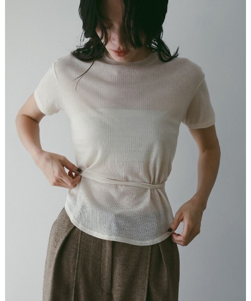 anuke（アンヌーク）の「Sheerrib Backopen T-shirts（Tシャツ/カットソー・レディース・ブラック/アイボリー・FREE）」の3枚目の写真