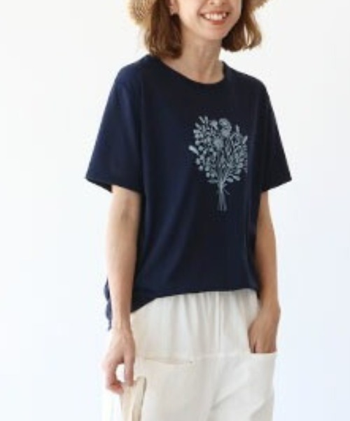 sanpo kuschel（サンポクシェル）の「北欧の香漂う花束トップス（Tシャツ/カットソー・レディース・ネイビー・FREE）」の16枚目の写真