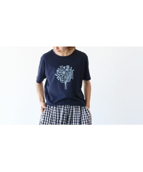 sanpo kuschel（サンポクシェル）の「北欧の香漂う花束トップス（Tシャツ/カットソー・レディース・ネイビー・FREE）」の15枚目の写真