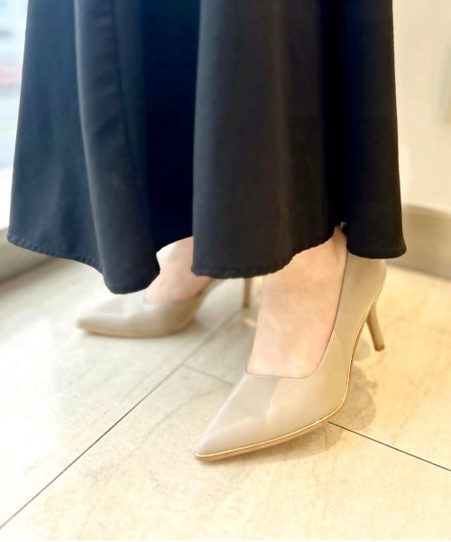 R&E（アールアンドイー）の「【R&E】ゴールドパイピングソールサイドオープンパンプス（パンプス・レディース・ブラック/ベージュ/ブラック系その他/ピンクベージュ・22.0cm/23.5cm/23.0cm/22.5cm/24.5cm/24.0cm）」の4枚目の写真