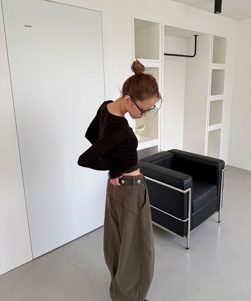 4INT.(フォイント)の「ローライズ バルーン コットン ワイド パンツ(その他パンツ・レディース・カーキ・S/M)」の6枚目の写真