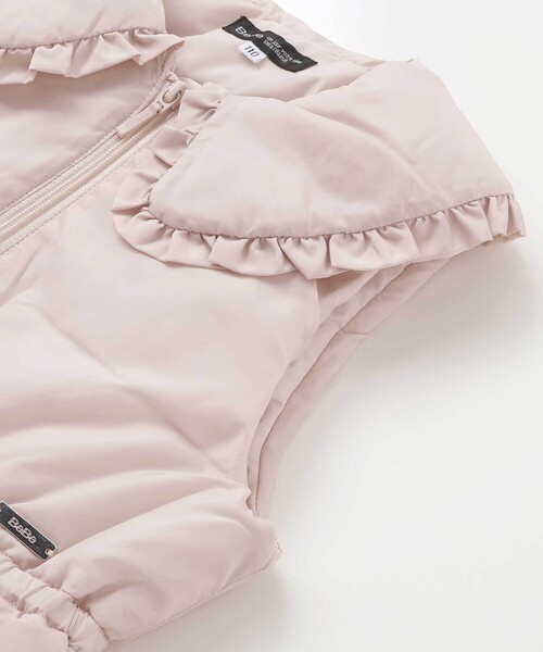 BeBe（ベベ）の「【撥水】BIGカラー中綿フリルベスト（ダウンベスト・キッズ・ベージュ/ピンク・120cm/140cm/110cm/130cm/150cm）」の7枚目の写真