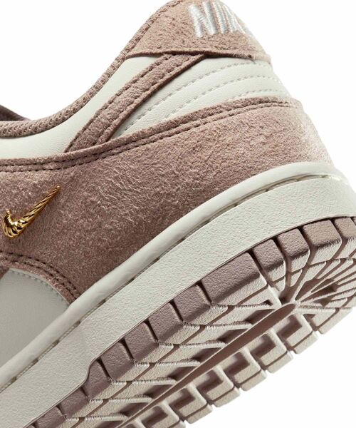 NIKE(ナイキ)の「ナイキ ダンク LOW ウィメンズシューズ / Nike Dunk Low Women's Shoes IB4417-105 Sail(スニーカー・レディース・クリーム・23/23.5/24/24.5/25/22/22.5/25.5/26)」の8枚目の写真