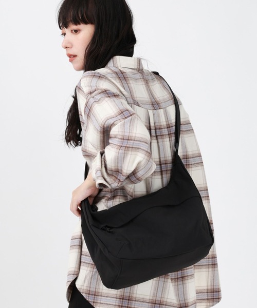 GLOBAL WORK（グローバルワーク）の「撥水ライト7ポケットショルダー/595522（ショルダーバッグ・メンズ・チャコールグレー/ライトブルー/ブラック/ライトグレー/ベージュ/ネイビー/ホワイト系その他2/グリーン系その他6/ブルー系その他6・FREE）」の3枚目の写真